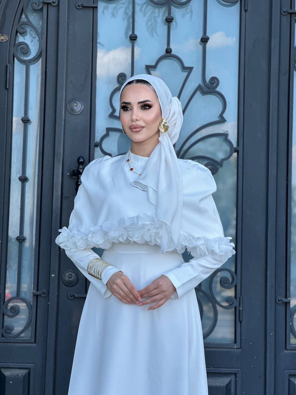 Gül Detaylı Menekşe Abiye Beyaz